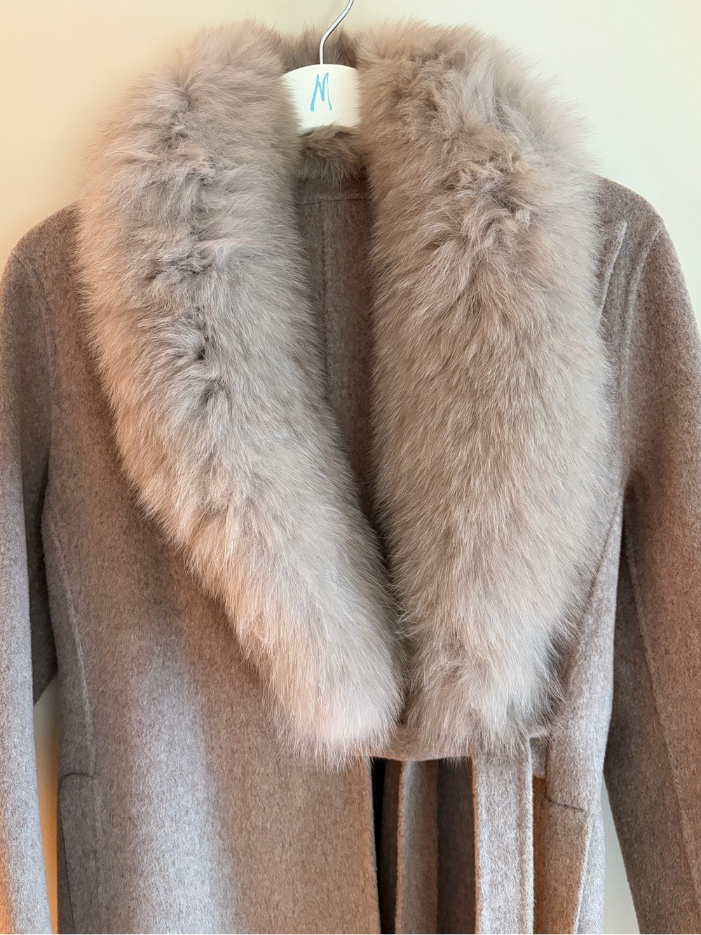 Women’s Long Wool Coat With Detachable Fur Collar - Picture 9 of 16